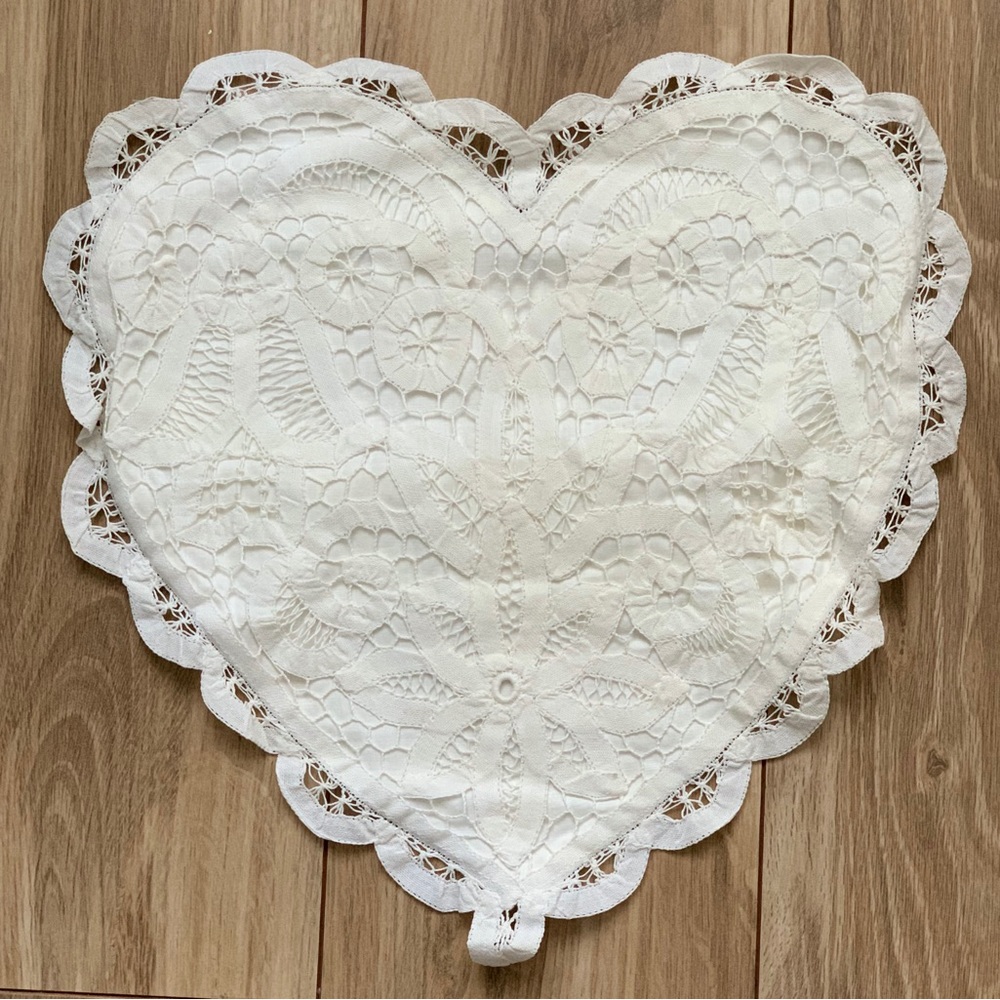❤️New vintage handmade lace heart cushion cover